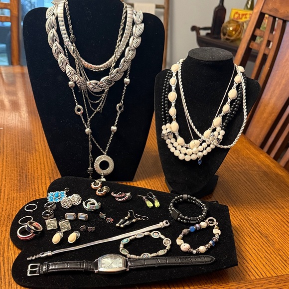 Large lot of Jewelry - Picture 1 of 11